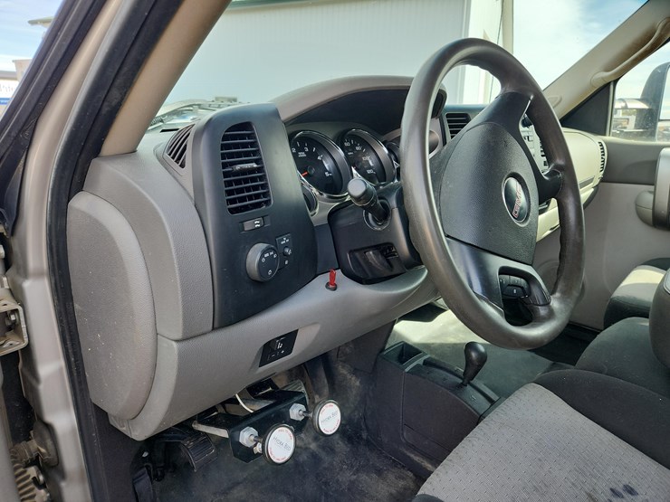 2009-gmc-3500-image-24