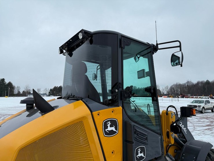 2019-deere-244l-image-27