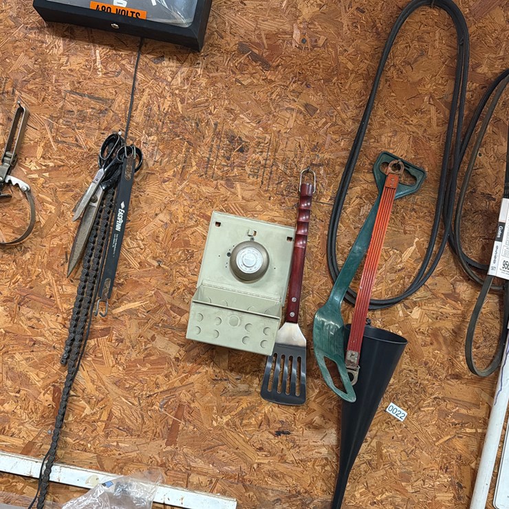 #22 • CONTENTS OF WALL