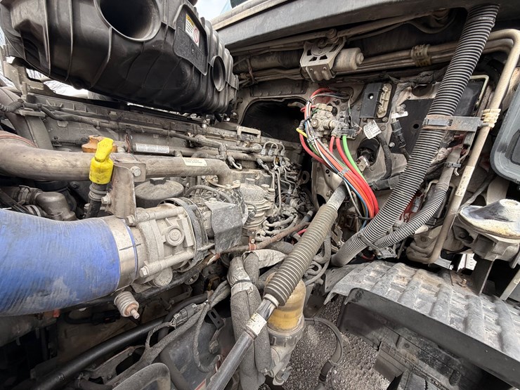 2022-western-star-49x-image-13