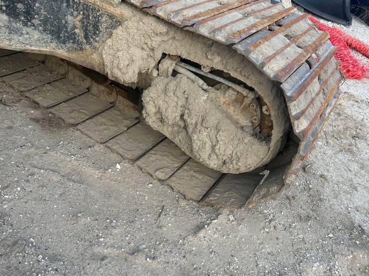 deere-240d-lc-image-27