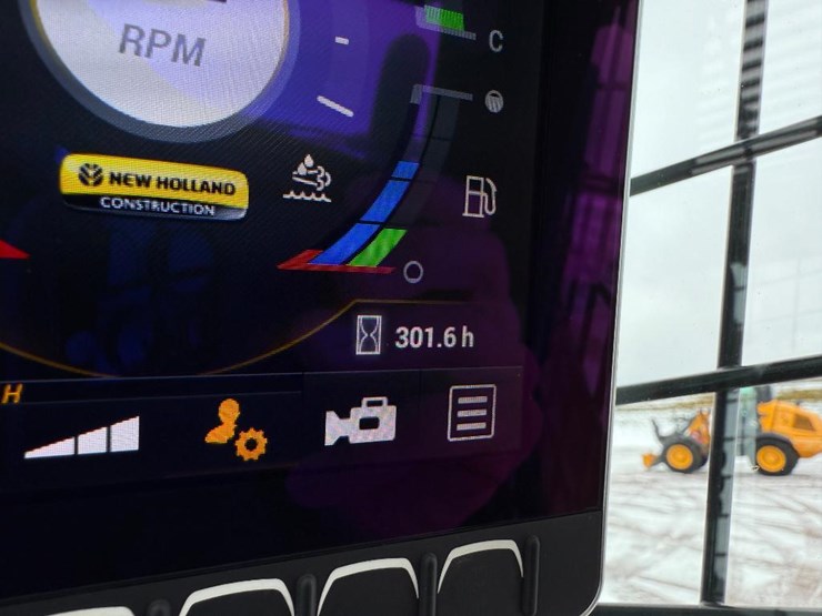 2023-new-holland-c334-image-47