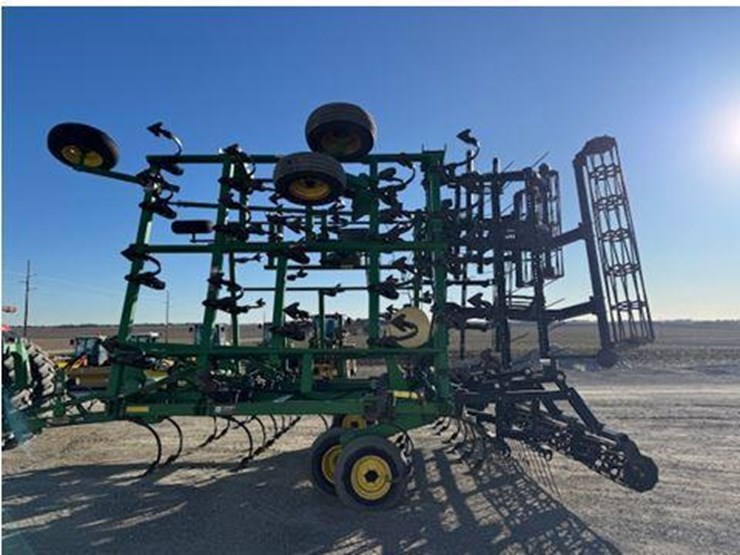 john-deere-2210-image-5