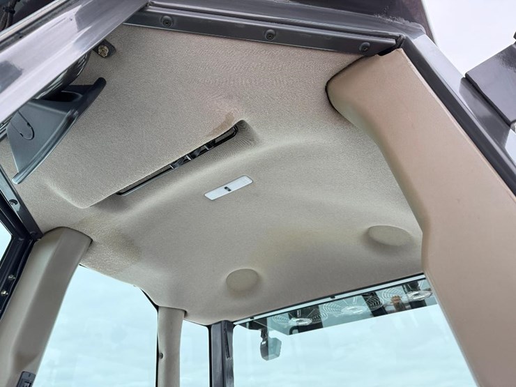 2011-case-1650l-xlt-image-57