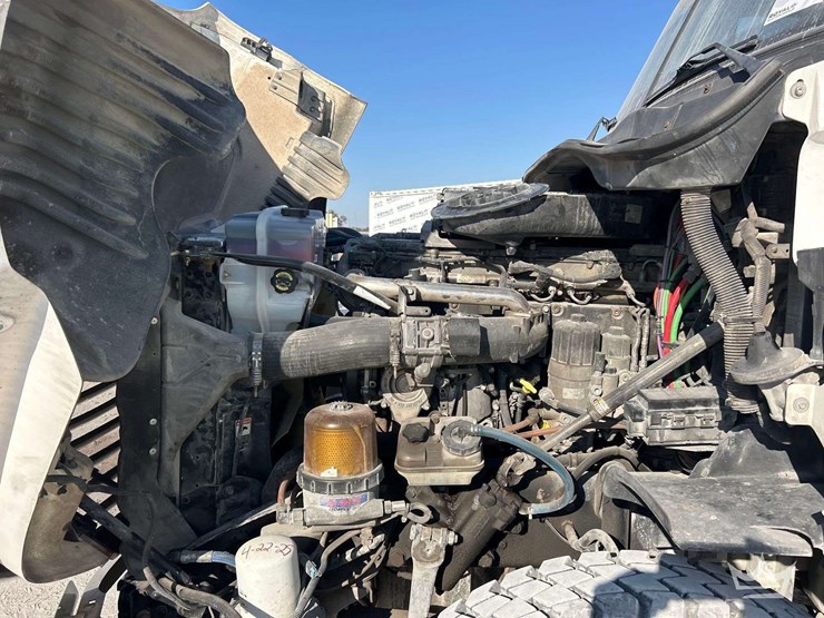 2013-freightliner-cascadia-125-image-7