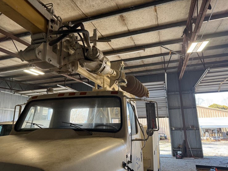 #5-•-1983-international-1724;-1734;-1754-digger-truck-image-9