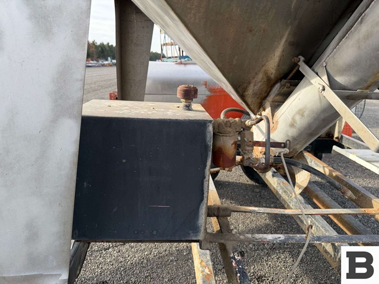 willmar-seed-tender-trailer-image-10