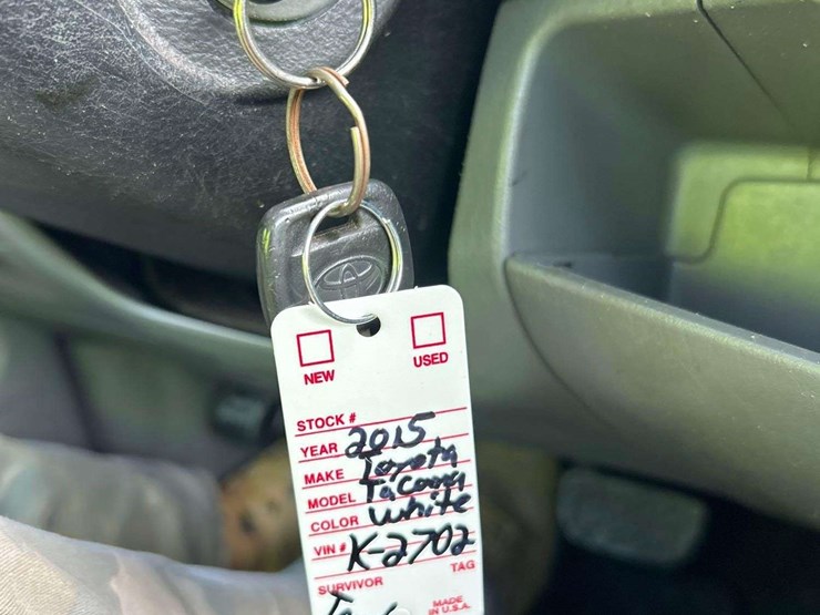 2015-toyota-tacoma-image-26