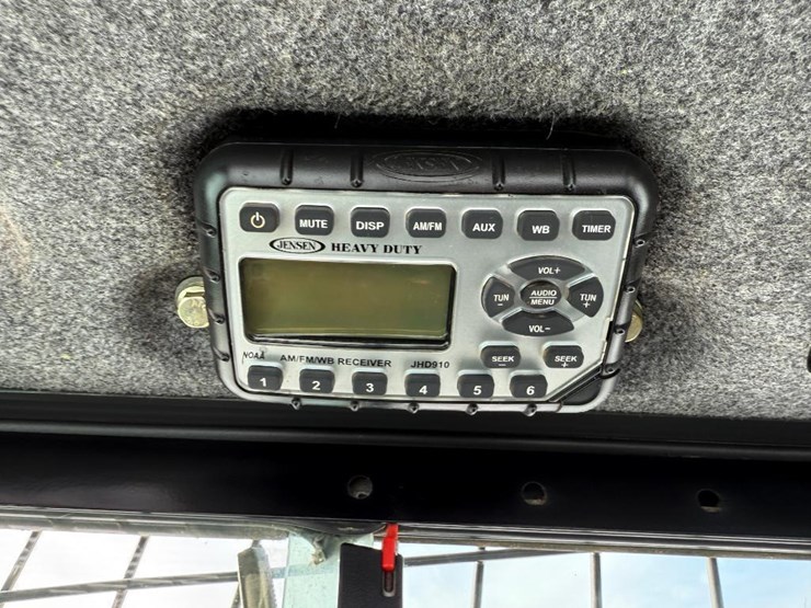 new-holland-l218-image-39