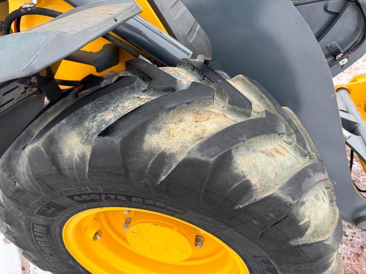 2019-deere-244l-image-12