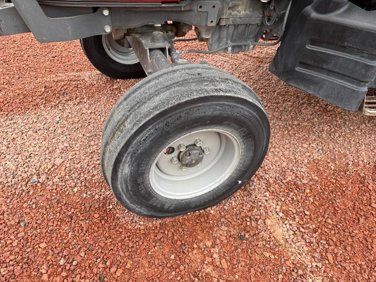 massey-ferguson-4707-image-12