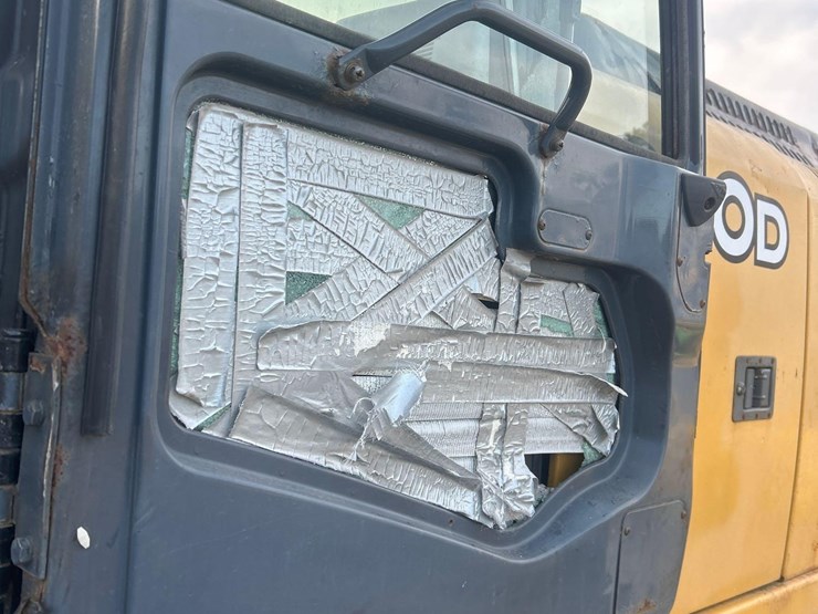 deere-240d-lc-image-37