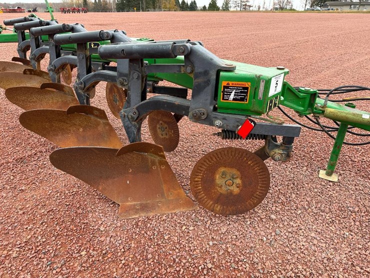 john-deere-2810-image-10