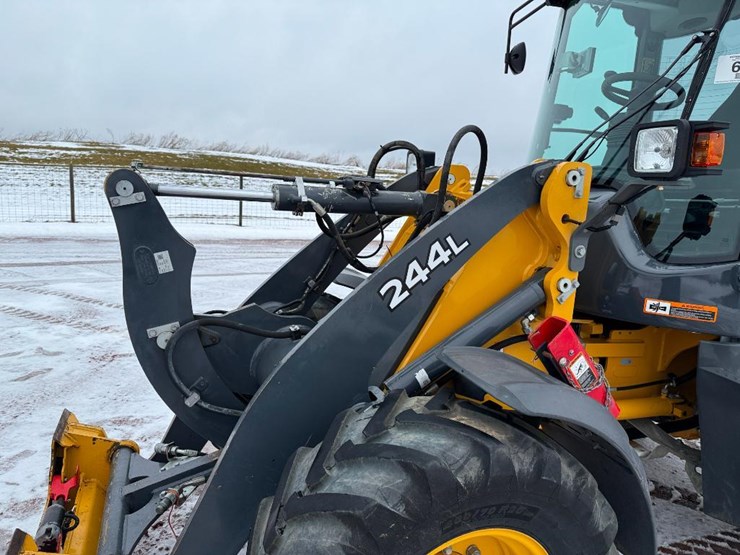 2019-deere-244l-image-39