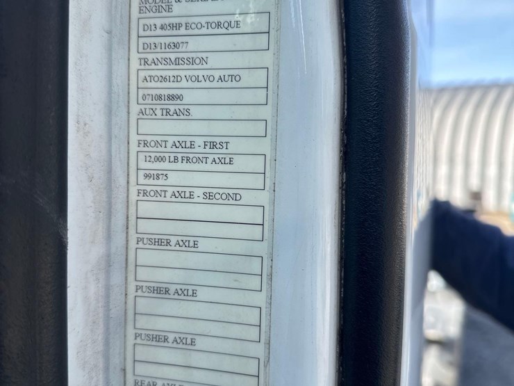 2017-volvo-vnl64-t/a-truck-tractor-image-11