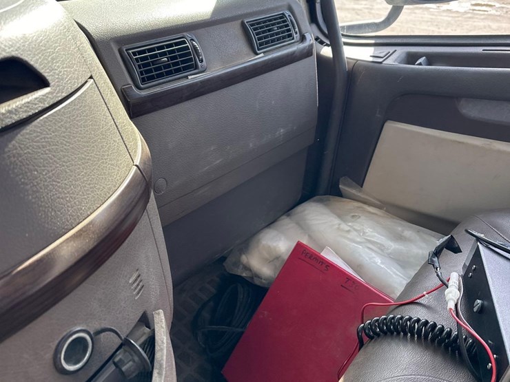 2017-volvo-vnl64-t/a-truck-tractor-image-16