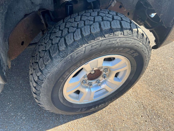 2004-gmc-2500-image-27