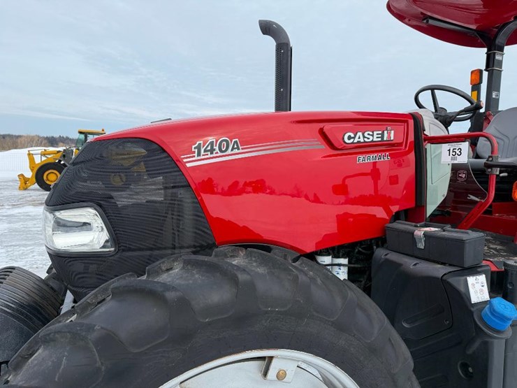 case-ih-farmall-140a-image-28