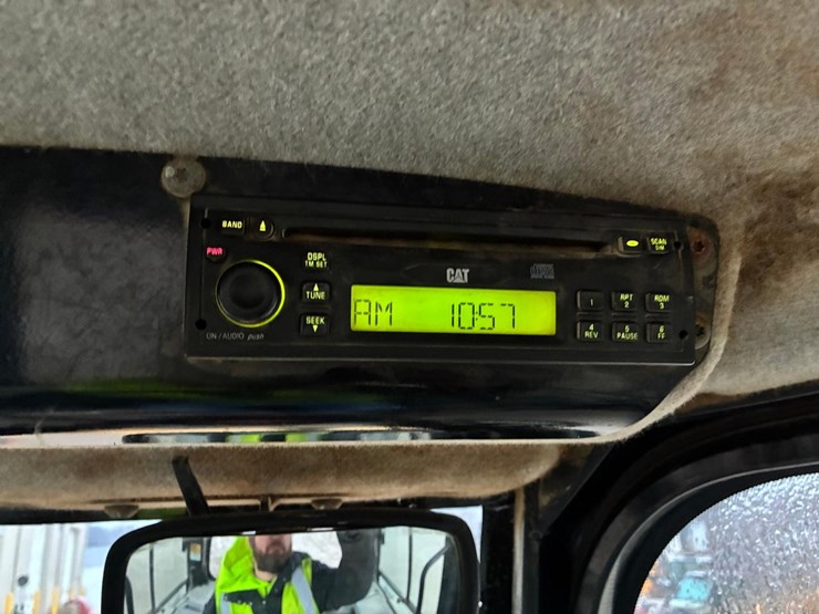 caterpillar-d5k-xl-image-29