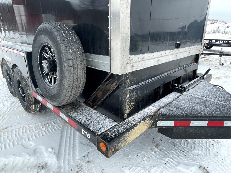 #135-•-2022-rock-line-products-air-tow-ground-loading-enclosed-trailer-(has-wi-title)-image-45