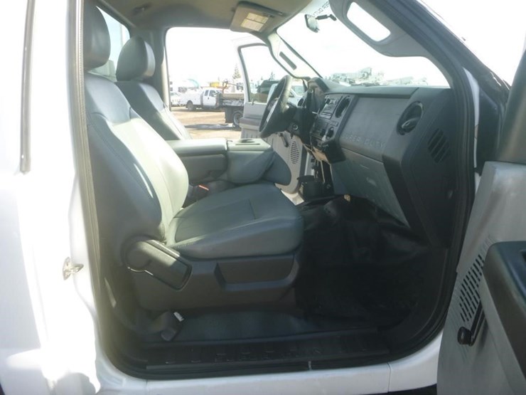 2011-ford-f550-image-18