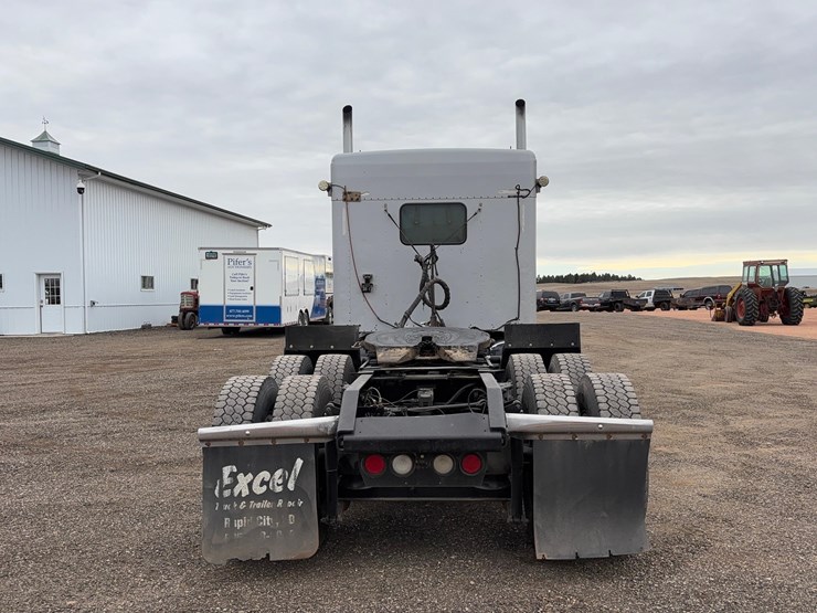 2004-kenworth-w900l-image-8