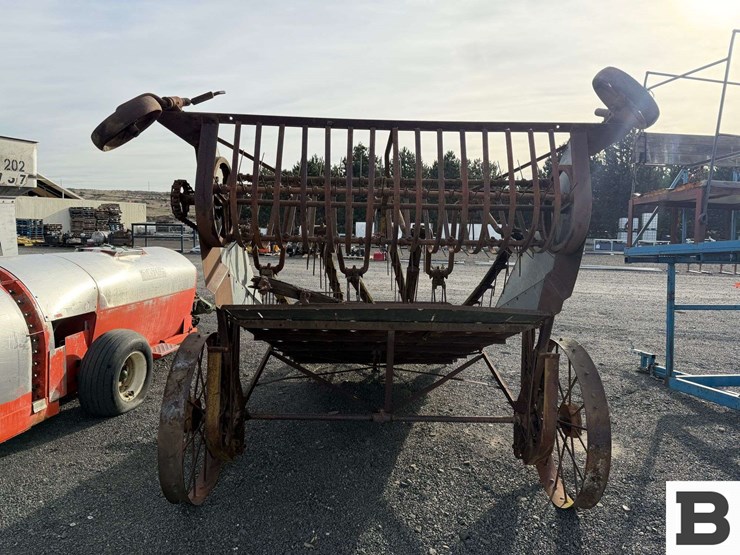 green-crop-model-r-hay-loader-image-3