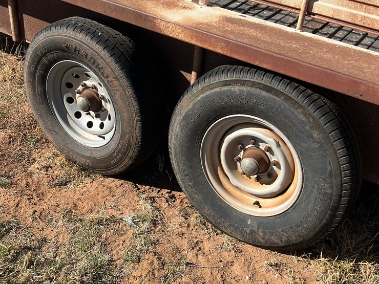 neck-over-24'-livestock-trailer-image-3