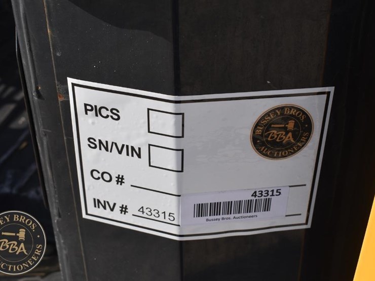 2021-deere-26g-image-50