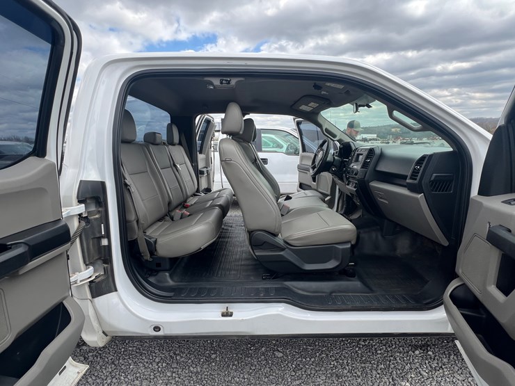 2017-ford-f150-xl-image-16