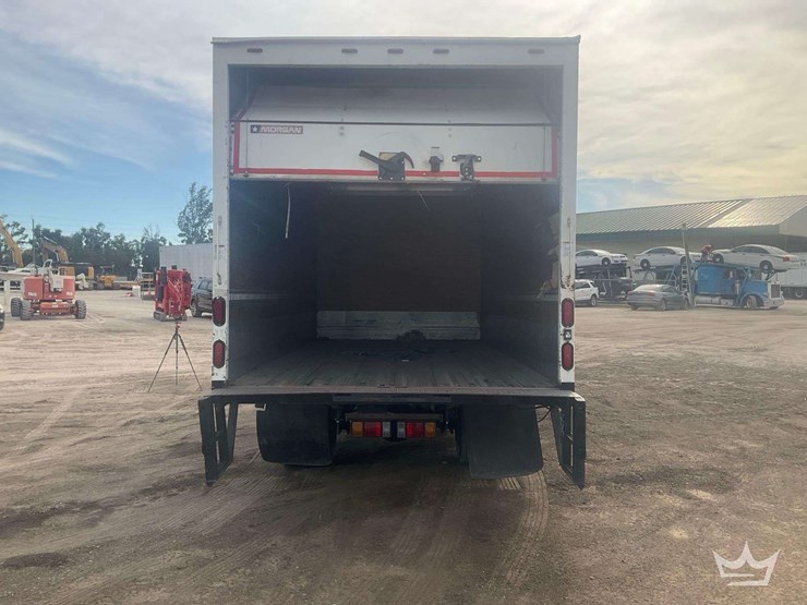 2010-gmc-w5500-image-23