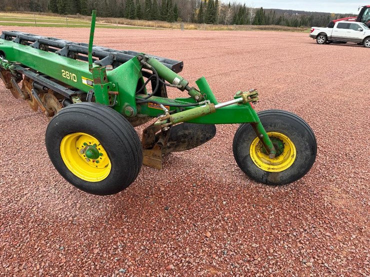 john-deere-2810-image-16
