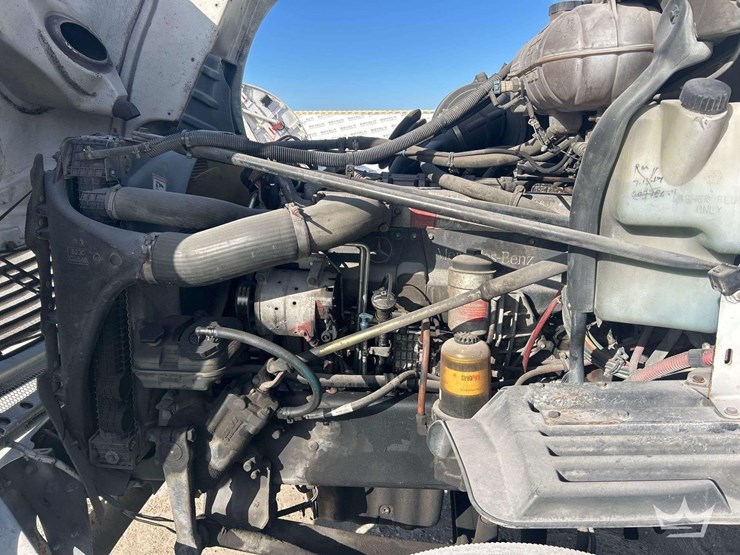 2007-freightliner-columbia-120-image-8