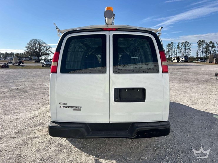 2011-chevrolet-express-2500-image-21