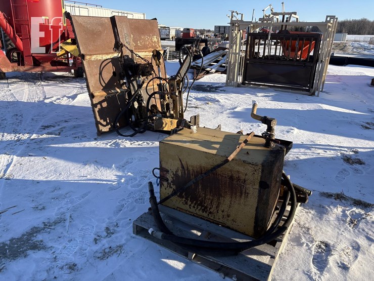 massey-ferguson-383-image-1