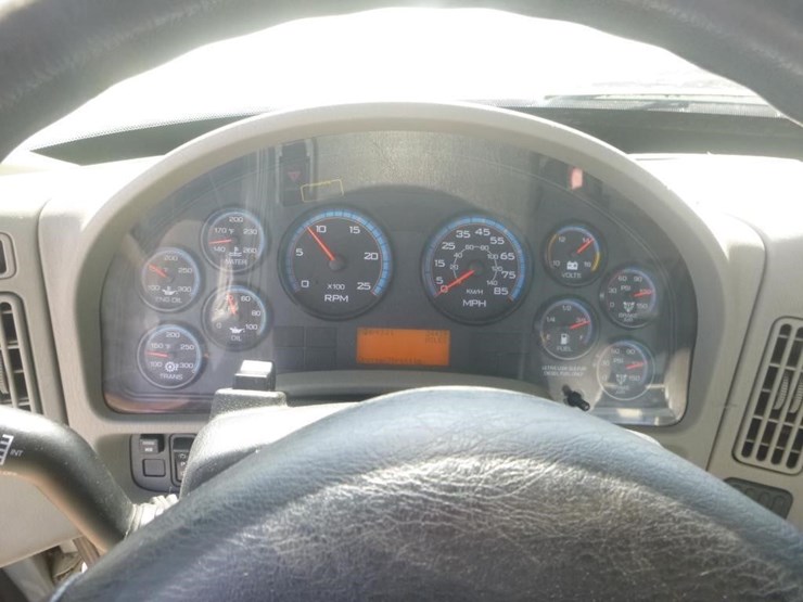 2013-international-7600-image-23