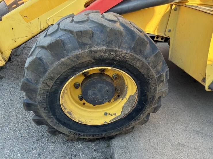 new-holland-b95-image-10