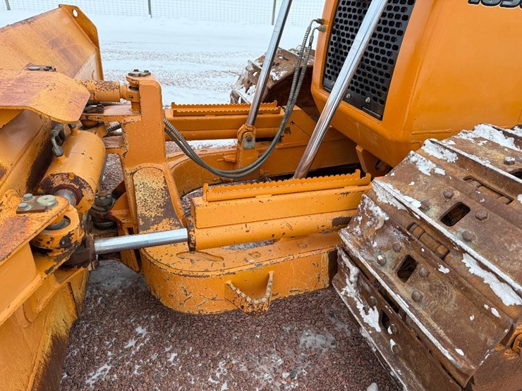 2011-case-1650l-xlt-image-45