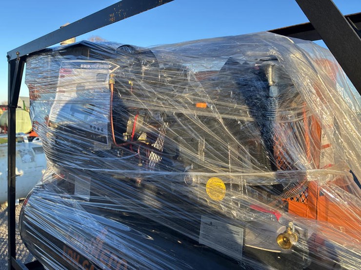 #115404-•-40-gal-2-stage-air-compressor-image-9