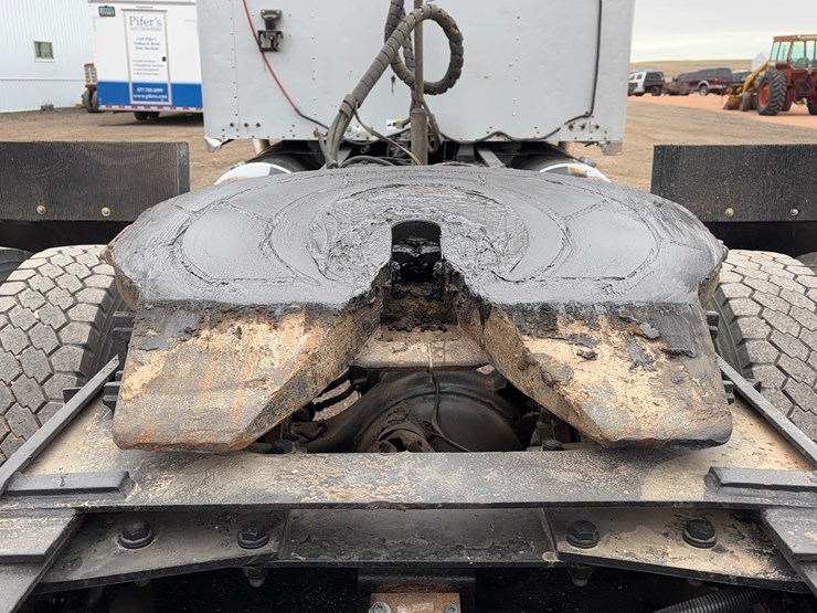 2004-kenworth-w900l-image-13