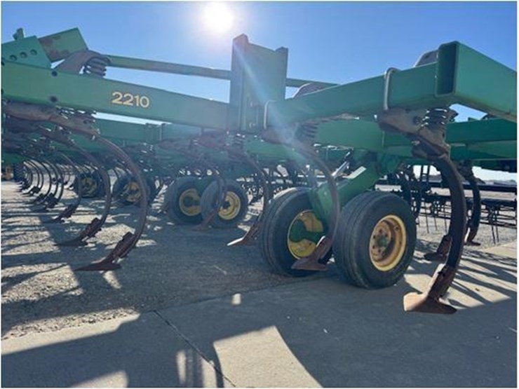 john-deere-2210-image-27