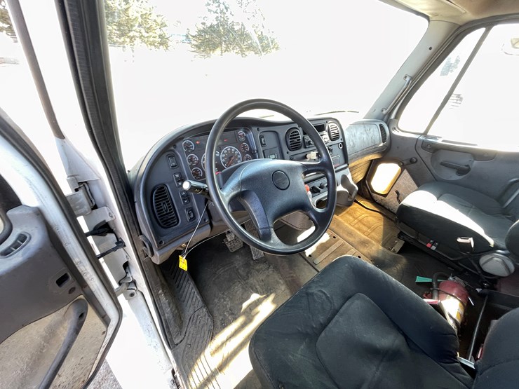 #1465-•-2013-freightliner-asphalt-truck-(has-mn-title)-image-56