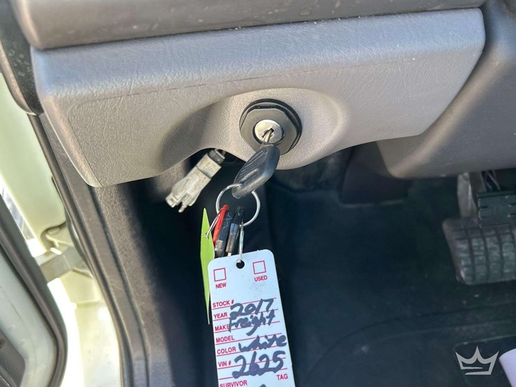 2017-freightliner-m2-106-image-37