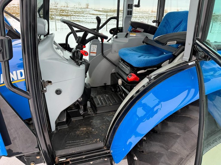 new-holland-boomer-37-image-43