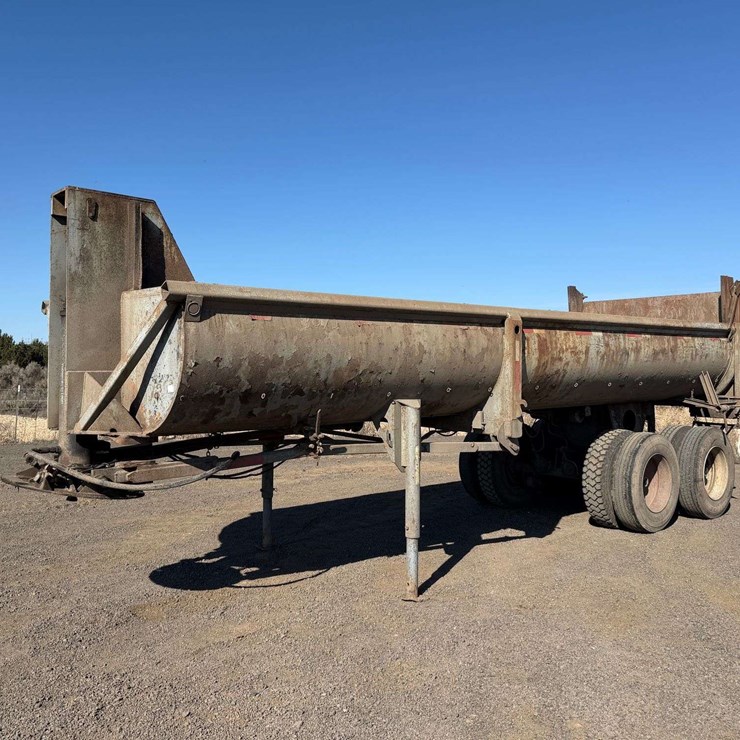 1971 Williamsen End Dump Trailer