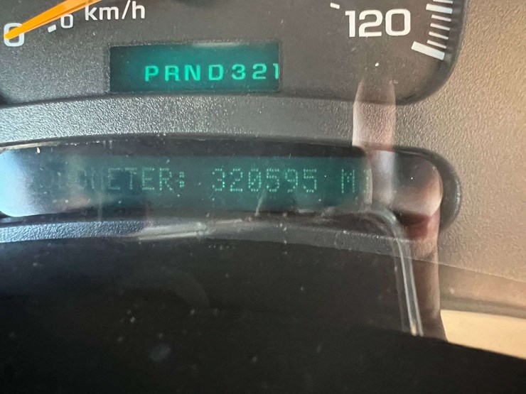 2004-gmc-2500-image-28