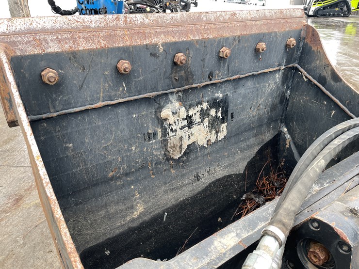 #165-•-cmp-36"-excavator-angle-bucket-image-7