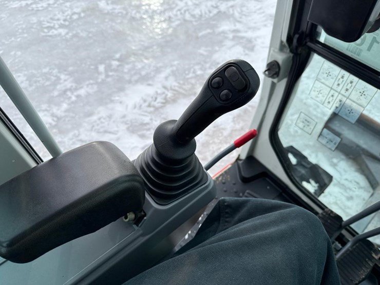 takeuchi-tb240-image-60