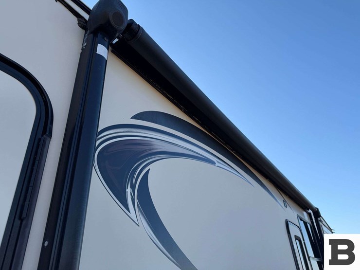 2018-keystone-sprinter-5th-wheel-trailer-image-31