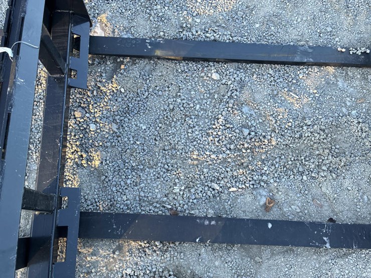 #115445-•-60"-skidsteer-mt-pallet-forks-image-3